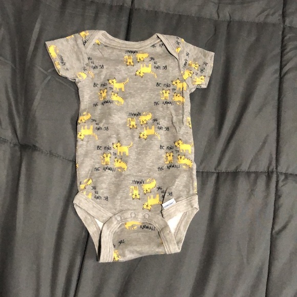 Set of 5 Gerber Onesies Camo/Wild Theme - Picture 5 of 12